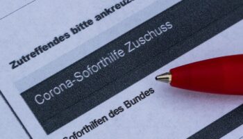 Der Streit um die von 9.300 Unternehmen in MV geforderte Rückzahlung von Corona-Soforthilfe geht weiter. Rund die Hälfte der bet