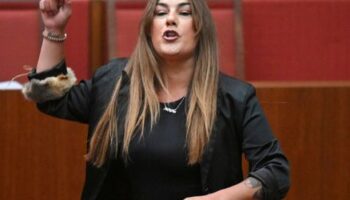 Australien: Senat rügt indigene Senatorin Lidia Thorpe wegen Protesten gegen König Charles