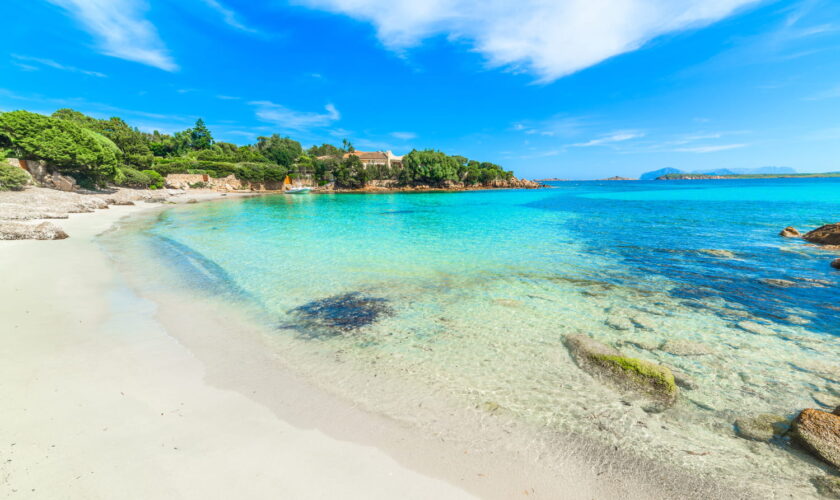 On dirait les Maldives mais à 2 heures de Paris – cette île européenne est idéale pour faire le plein de soleil