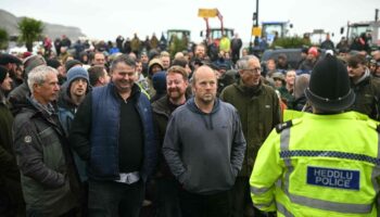 En colère, les agriculteurs britanniques menacent d’employer “la méthode française”