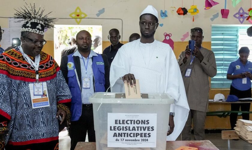 Victorieux aux législatives, le parti au pouvoir au Sénégal n’a pas le droit à l’erreur