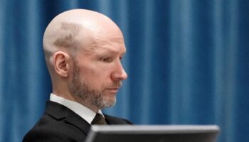 Breivik fordert vorzeitige Freilassung – mit rasiertem Z auf dem Kopf