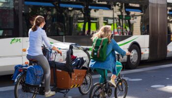 Comment faire quand la voiture se tankérise et que le vélo s’automobilise ?