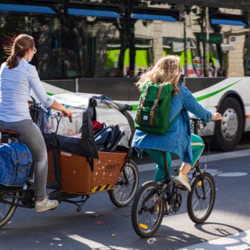 Comment faire quand la voiture se tankérise et que le vélo s’automobilise ?