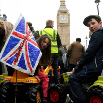 A Londres, des milliers d’agriculteurs manifestent contre un projet de taxe sur la succession