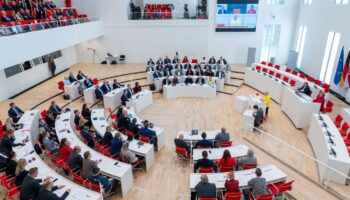 Für den Brandenburger Landtag gibt es bisher eine automatische Erhöhung der Diäten. (Archivbild) Foto: Soeren Stache/dpa;POOL/dp