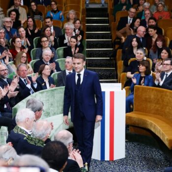 Les langues régionales ont été un « instrument de division de la nation »,  notamment déclaré Emmanuel Macron lors de la séance solennelle de présentation de la 9e édition du Dictionnaire de l'Académie française.