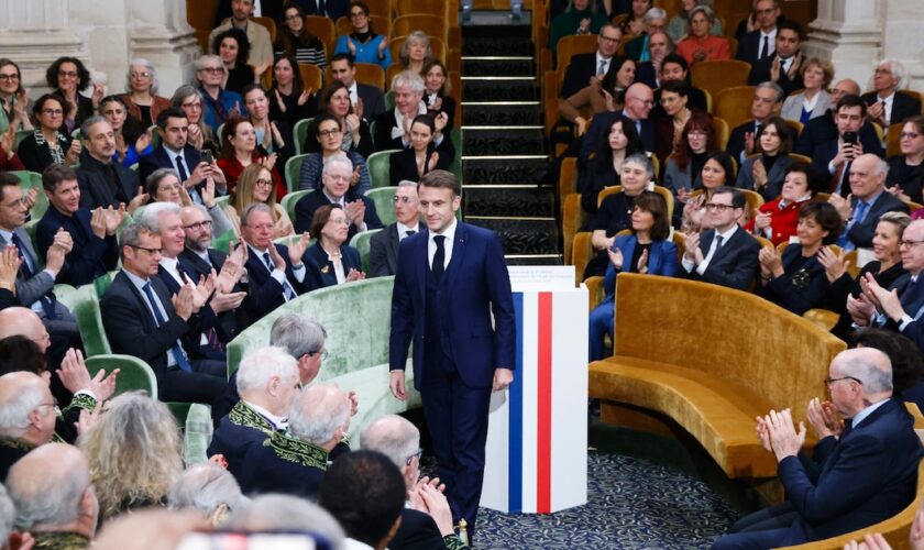 Les langues régionales ont été un « instrument de division de la nation »,  notamment déclaré Emmanuel Macron lors de la séance solennelle de présentation de la 9e édition du Dictionnaire de l'Académie française.