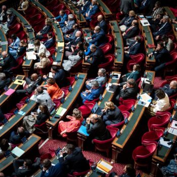 Dérapage du budget : le Sénat fustige « l’attentisme » et « l’inaction » des précédents gouvernements