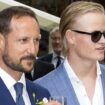 Kronprinz Haakon von Norwegen (l.) mit seinem Stiefsohn Marius Borg Høiby