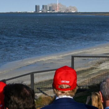 SpaceX échoue à rattraper sa fusée Starship, sous les yeux de Trump