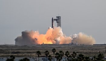 Le vaisseau Starship de SpaceX décolle de la base stellaire près de Boca Chica, au Texas, le 19 novembre 2024, pour l'essai Starship Flight 6.