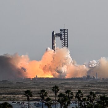 Le vaisseau Starship de SpaceX décolle de la base stellaire près de Boca Chica, au Texas, le 19 novembre 2024, pour l'essai Starship Flight 6.