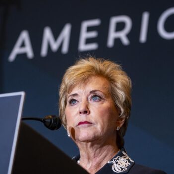 Donald Trump choisit Linda McMahon, ancienne du catch, comme ministre de l’Éducation