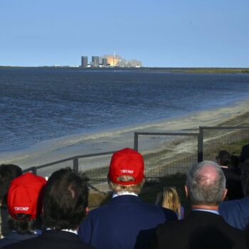 SpaceX : la mégafusée Starship échoue un nouveau test et finit sa course dans la mer, sous les yeux de Trump