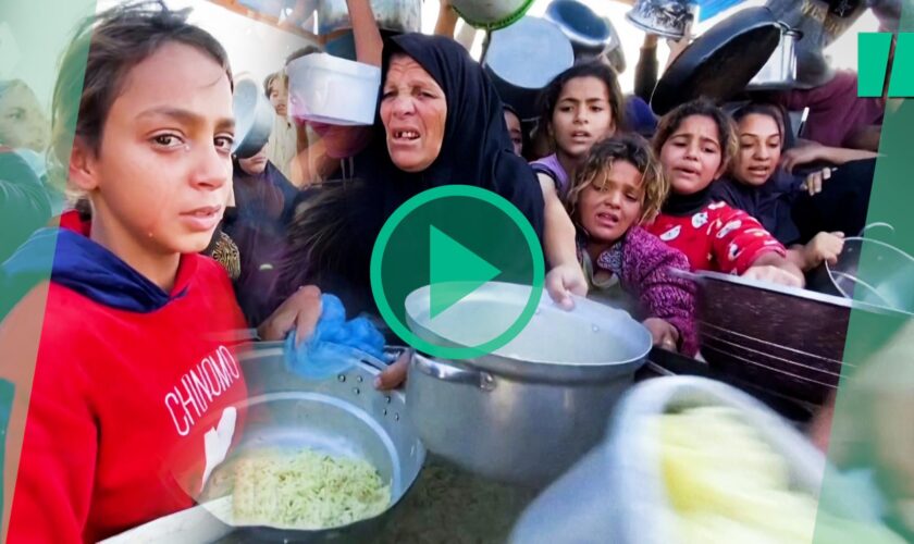 À Gaza, ces scènes chaotiques de distribution alimentaire révèlent la famine qui guette