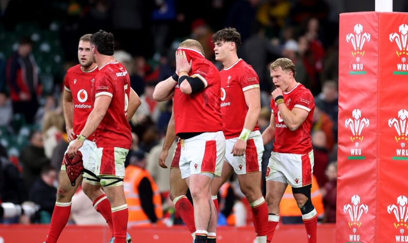 Warren Gatland responds to Wales crisis with four changes for South Africa clash