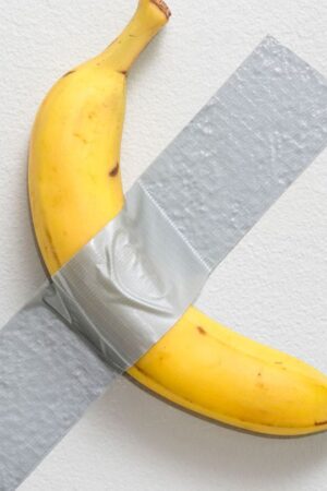 Alle zwei bis drei Tage wird die Banane ausgetauscht. Foto: Sotheby's/dpa