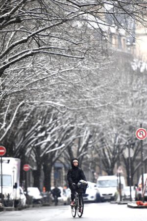 Vigilance neige, verglas et vent : Météo France place 54 départements en orange, des températures dignes de janvier