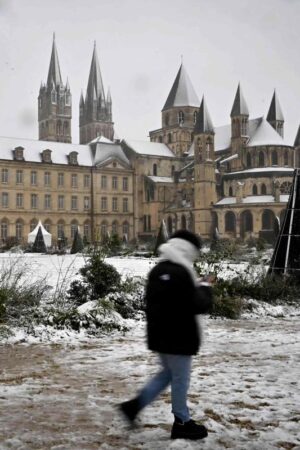 Tempête Caetano : premiers flocons sur l’Ouest et Paris, la circulation très « difficile »