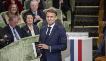 Emmanuel Macron estime que les Haïtiens qui ont limogé leur Premier ministre sont « complètement cons »