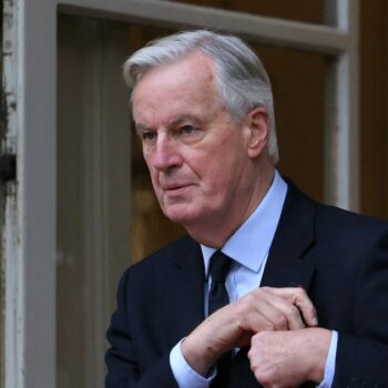 Le Premier ministre Michel Barnier, sur le perron de Matignon, jeudi 21 novembre 2024.