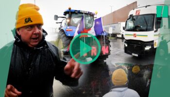 Agriculteurs en colère : on a suivi la Coordination rurale sur son blocage de la grande distribution en Charente