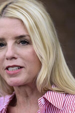 USA: Donald Trump nominiert Pam Bondi als US-Justizministerin