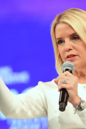 Pam Bondi nommée par Donald Trump pour remplacer Matt Gaetz au ministère de la Justice