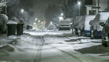 Wetter: Starker Schneefall bremst Verkehr im Süden aus