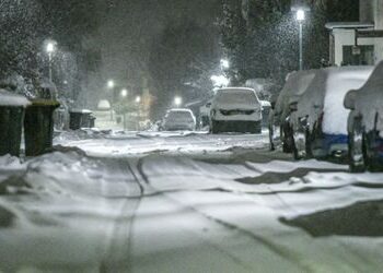 Wetter: Starker Schneefall bremst Verkehr im Süden aus