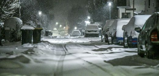 Wetter: Starker Schneefall bremst Verkehr im Süden aus