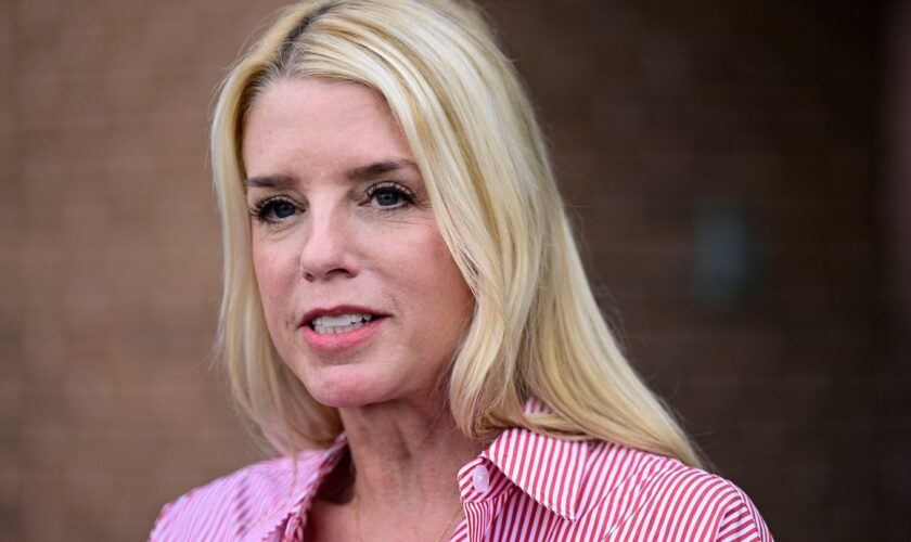 Mit Pam Bondi soll eine ehemalige Generalstaatsanwältin von Florida das Justizministerium führen. (Archivbild) Foto: Derik Hamil