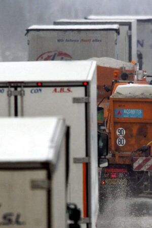 Météo : cinq blessés graves sur l’A6b, passagers bloqués… La tempête Caetano perturbe le trafic autoroutier