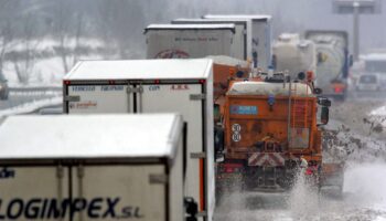 Météo : cinq blessés graves sur l’A6b, passagers bloqués… La tempête Caetano perturbe le trafic autoroutier