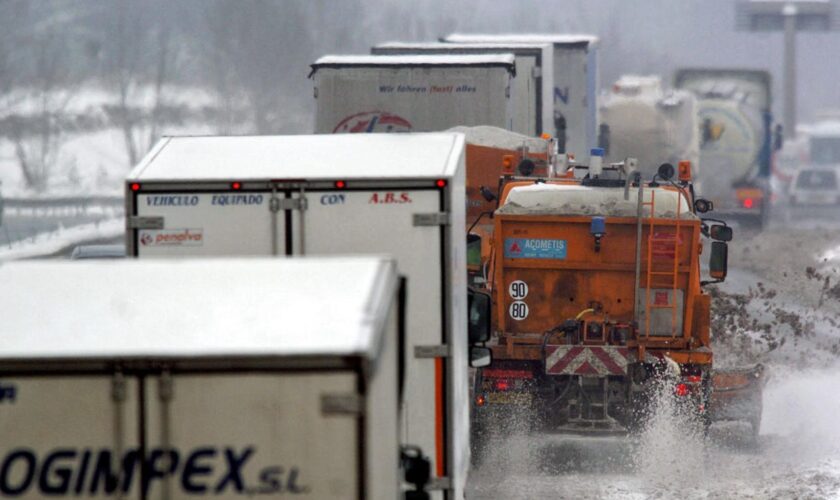 Météo : cinq blessés graves sur l’A6b, passagers bloqués… La tempête Caetano perturbe le trafic autoroutier