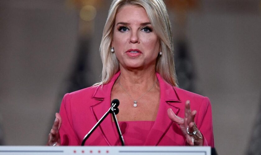 Pam Bondi, une fidèle de Trump nommée au ministère de la Justice pour remplacer Matt Gaetz