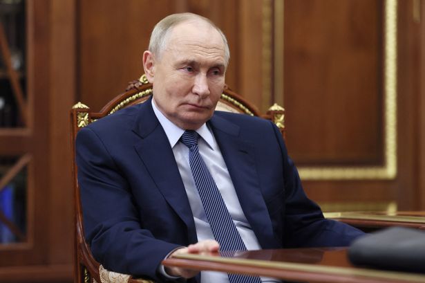 Vladimir Putin calls secret meeting tonight after threatening UK with hypersonic missile