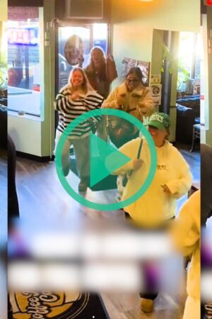 Danser pour un café gratuit ? Ces Américains n’ont pas hésité, et le résultat devient viral