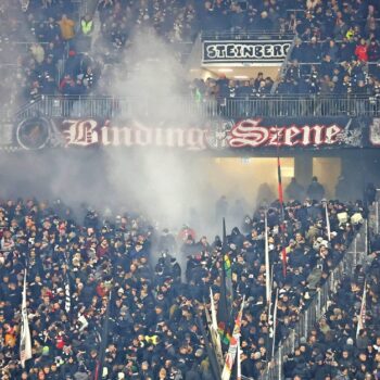 Ausschreitungen bei Eintracht-Spiel: Ermittlungen gegen fast hundert Fans