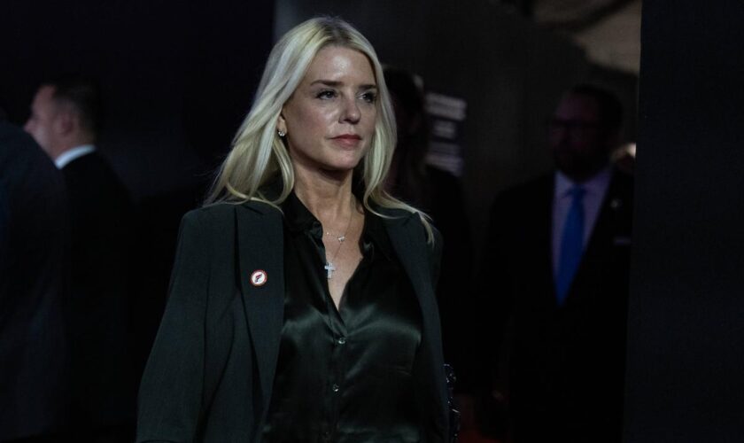 Trump nomme la juriste Pam Bondi ministre de la Justice après le retrait de Matt Gaetz