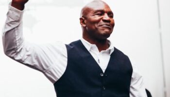 Mike Tyson gegen Jake Paul: Evander Holyfield kritisiert Tysons Kampfleistung