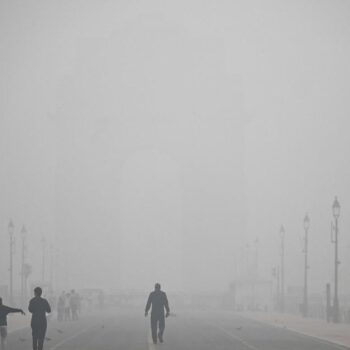 “Smog” en Inde : les images de New Delhi écrasé par un épais nuage de pollution