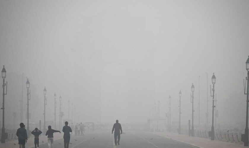 “Smog” en Inde : les images de New Delhi écrasé par un épais nuage de pollution