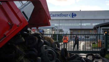 Colère des agriculteurs : une plateforme logistique Carrefour à Toulouse bloquée par la Coordination rurale