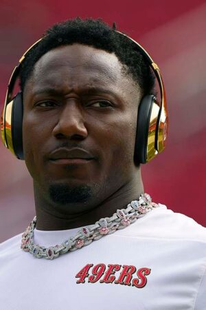 49ers' Deebo Samuel responds to Terrell Owens criticism: 'Cut it fam'