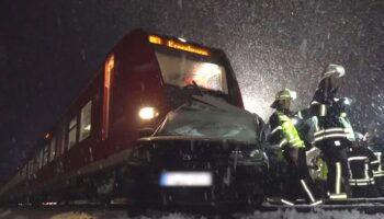 Bis zu 30 Zentimeter Schnee: Glätte, Unfälle, Staus: Der Schwarzwald versinkt im Schneechaos