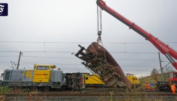 Bahn beginnt mit Aufräumarbeiten nach Zugunglück: Noch tagelang Einschränkungen