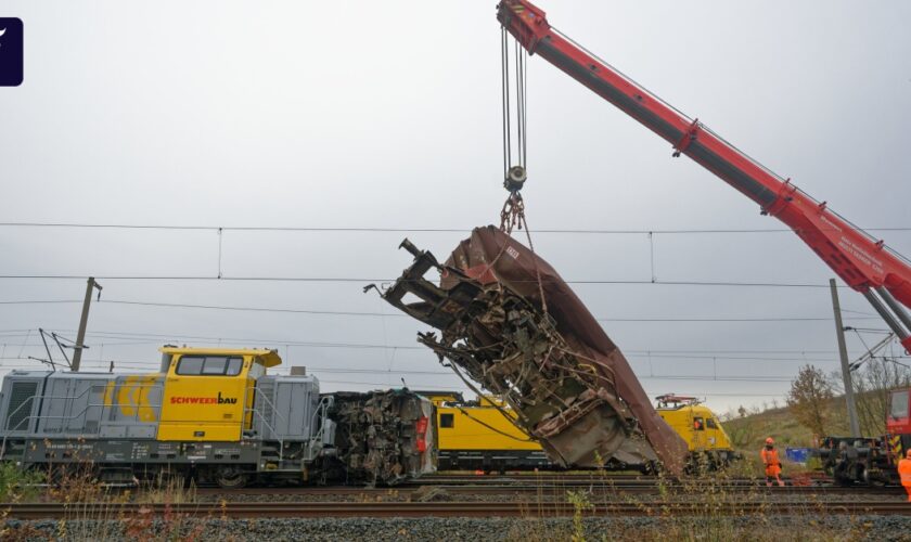 Bahn beginnt mit Aufräumarbeiten nach Zugunglück: Noch tagelang Einschränkungen