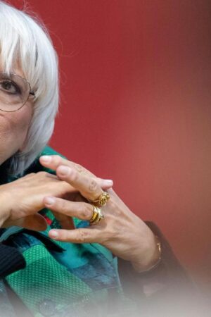 Propalästinensische Proteste: Claudia Roth kritisiert Proteste bei Nan-Goldin-Ausstellung